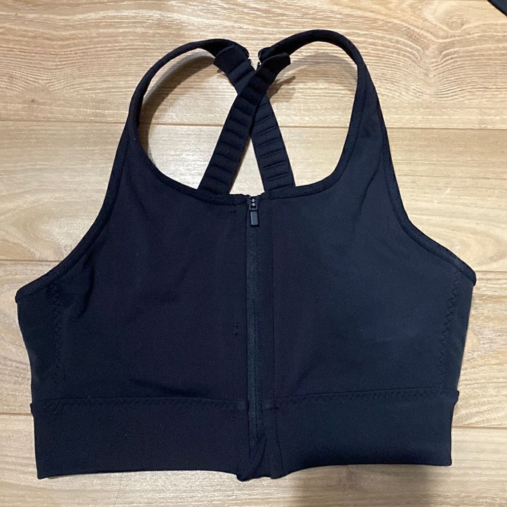 nwot athleta black zipup sports bra top size xs‎
